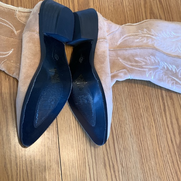 SHEIN boots.  TAN.   Size 41.   All man made materials.  NEW! - Picture 3 of 4